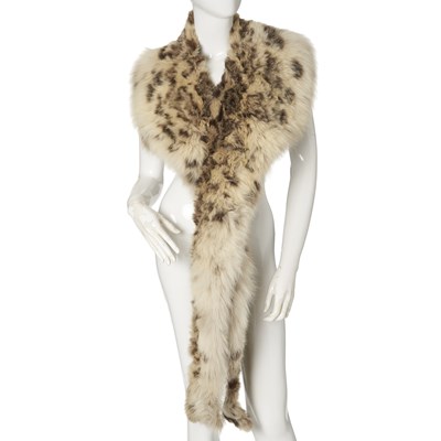 Lot 565 - A 1930s-1950s real snow leopard long fur stole/coat collar trim.