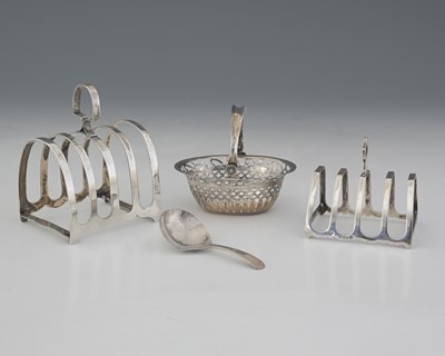 Lot 169 - A group of hallmarked silver, to include a...