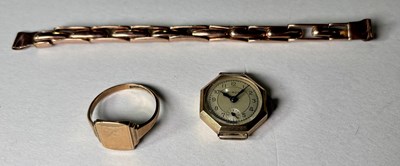 Lot 679 - A 9ct gold Hirco watch and a 9ct gold signet ring
