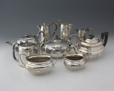 Lot 426 - A collection of plated items,...