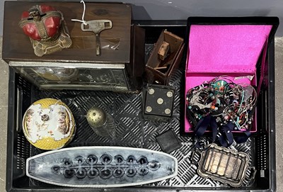 Lot 34 - An Art Deco mantel clock with key, 22cm high;...