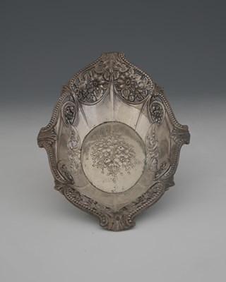 Lot 208 - An Edwardian silver dish, by Richard...