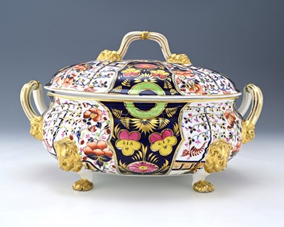 Lot 786 - A Crown Derby Imari soup tureen, bombe form...