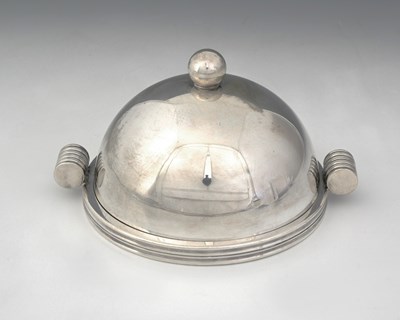 Lot 133 - An Art Deco silver plated cheese dome and...