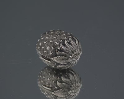 Lot 53 - A Victorian silver novelty naturalistic nutmeg...