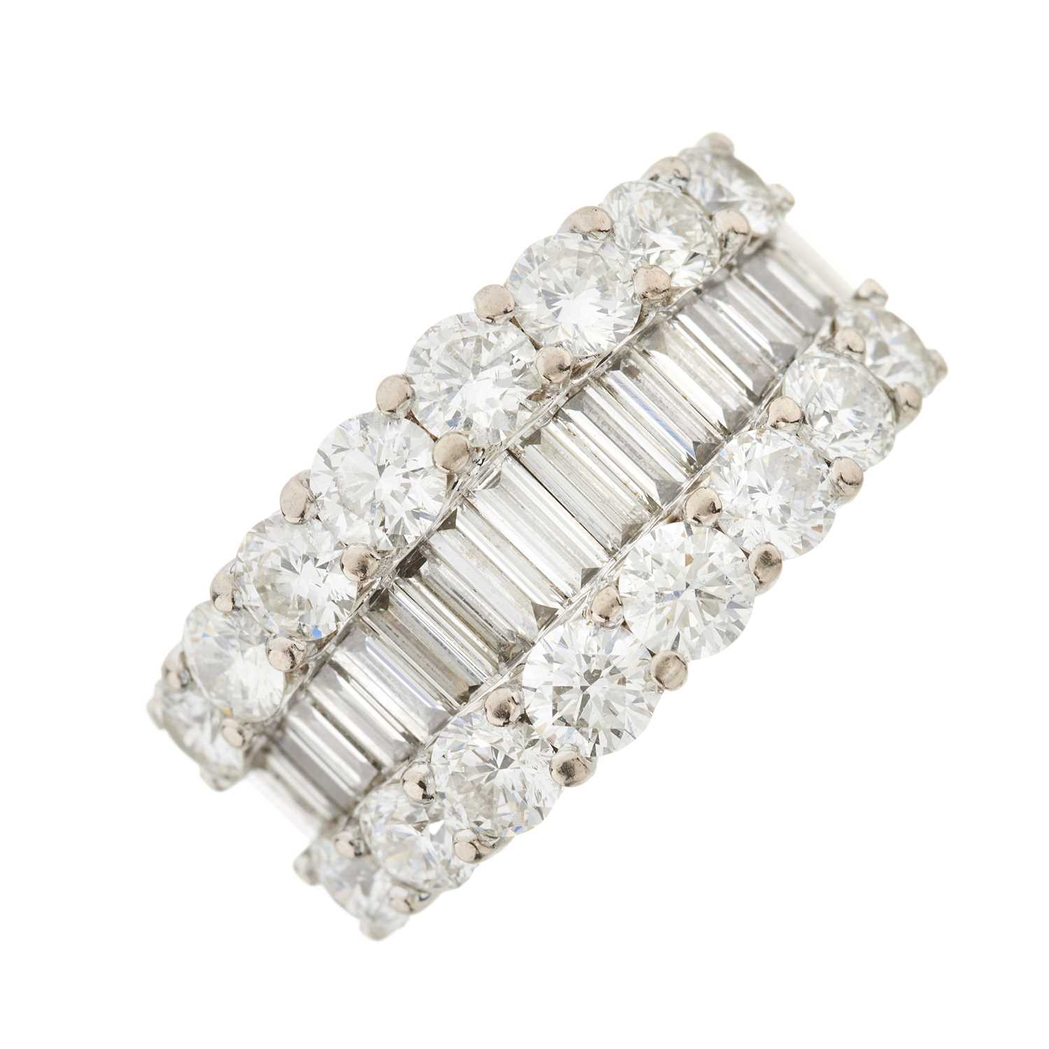 Lot 72 - An 18ct gold diamond dress ring