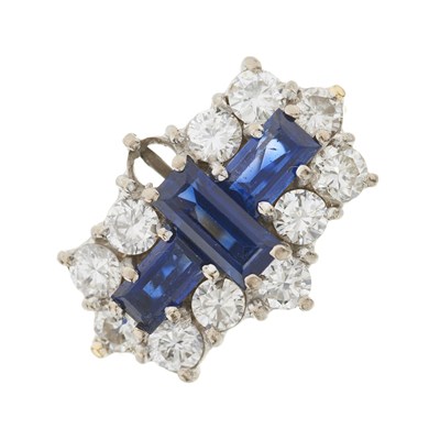 Lot 102 - An 18ct gold sapphire and diamond cluster ring