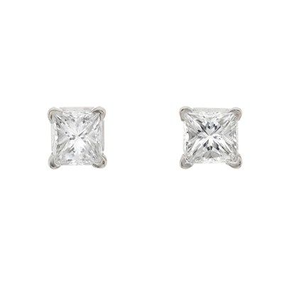Lot 105 - A pair of diamond single-stone stud earrings