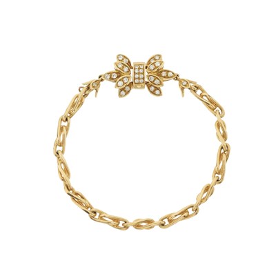 Lot 98 - An 18ct gold diamond floral bracelet