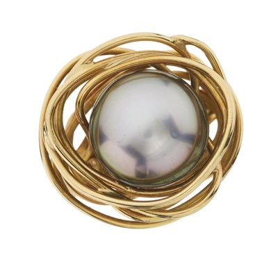 Lot 97 - An 18ct gold grey cultured pearl dress ring