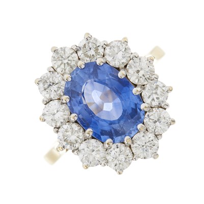 Lot 74 - An 18ct gold sapphire and diamond cluster ring