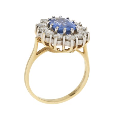Lot 74 - An 18ct gold sapphire and diamond cluster ring