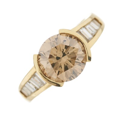 Lot 95 - An 18ct gold brown diamond and diamond dress ring
