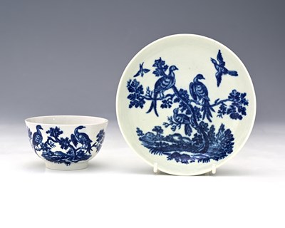 Lot 840 - Worcester, a blue and white tea bowl and...