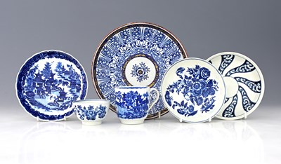 Lot 847 - Worcester, a group lot of blue and white...