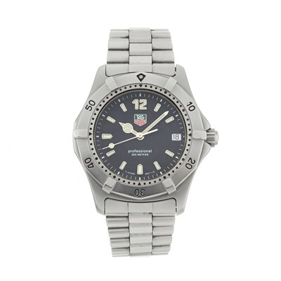 Lot 229 - Tag Heuer, a stainless steel 2000 Series bracelet watch