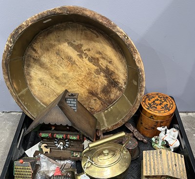 Lot 38 - A collection of tourist ware to include two...