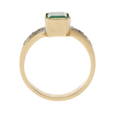 Lot 89 - A gold emerald and diamond dress ring