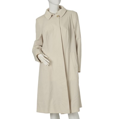 Lot 262 - Burberry, a ladies cream trench coat.