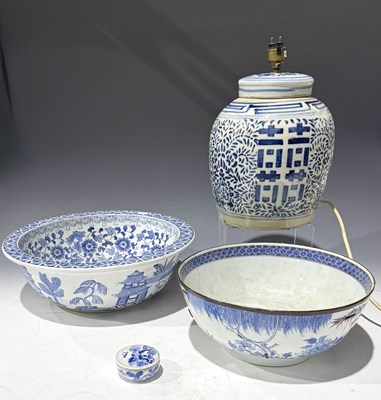 Lot 145 - An 18th century Wucai Chinese bowl, painted...