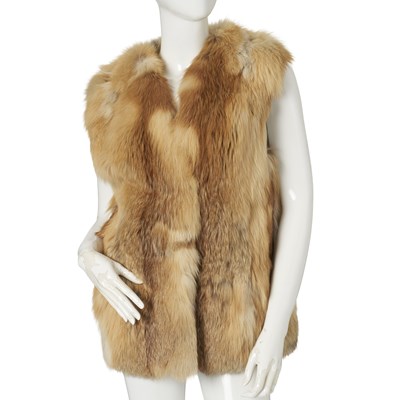 Lot 540 - A red fox fur gilet.
