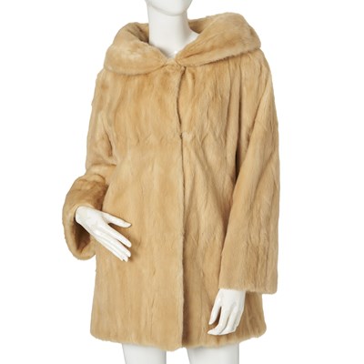 Lot 524 - A honey blonde mink jacket.
