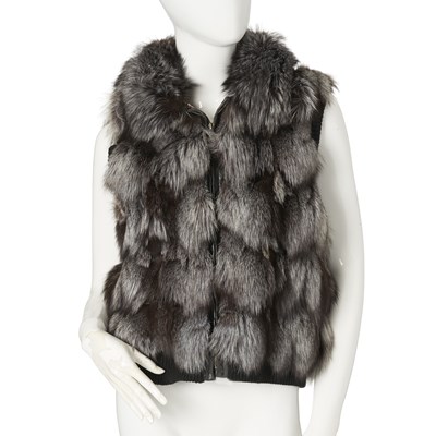 Lot 542 - A silver fox fur gilet.