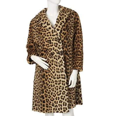 Lot 529 - A knee-length leopard fur coat.