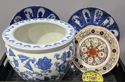 Lot 92 - A small Chinese enamelled porcelain dish,...