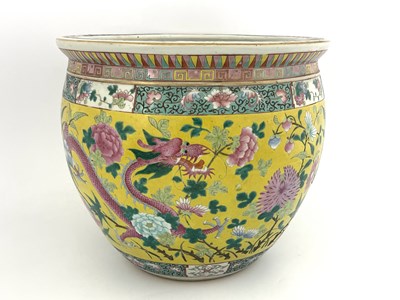 Lot 549 - A Chinese porcelain fish bowl, Qing Dynasty,...