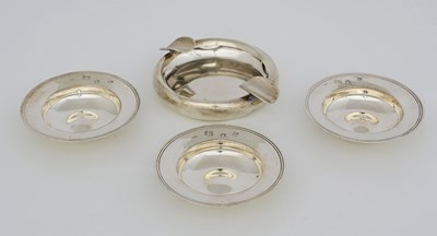 Lot 245 - A George V silver ashtray, by Mappin & Webb,...