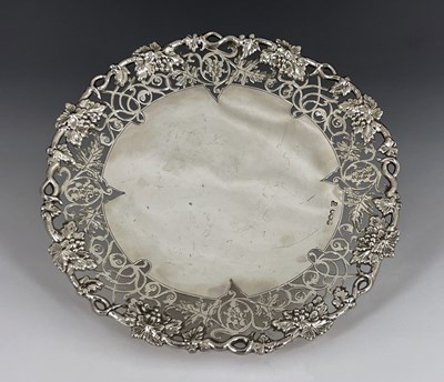 Lot 92 - An Elizabeth II reticulated silver tazza, H J...