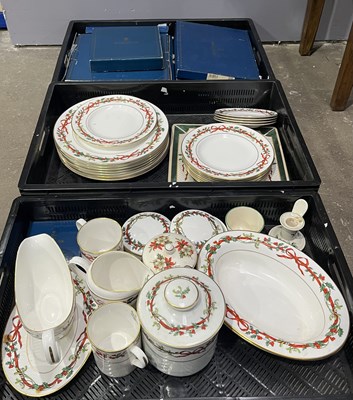 Lot 95 - A part collection of Royal Worcester 'Holly...