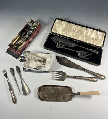 Lot 387 - A selection of silver and silver plate to...