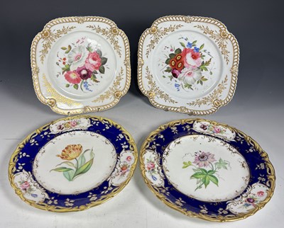 Lot 212 - A pair of Chamberlain's Worcester cabinet or...