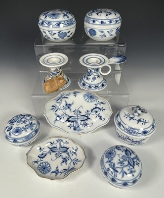 Lot 223 - A Meissen blue onion lidded sugar bowl, blue...