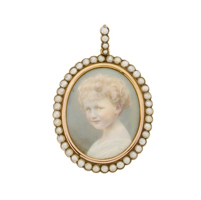 Lot 8 - An early 20th century 9ct gold pearl portrait miniature pendant