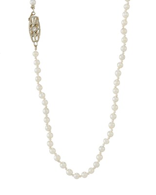 Lot 183 - A mid 20th century pearl single-strand necklace, with diamond clasp