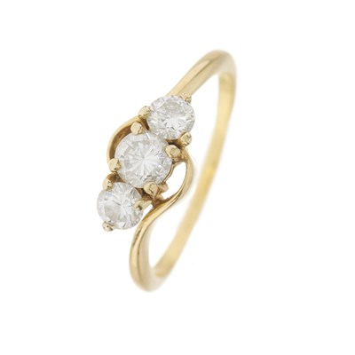 Lot 53 - Boodles & Dunthorne, an 18ct gold diamond three-stone ring