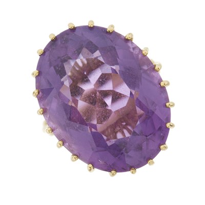 Lot 154 - An 18ct gold amethyst single-stone cocktail ring