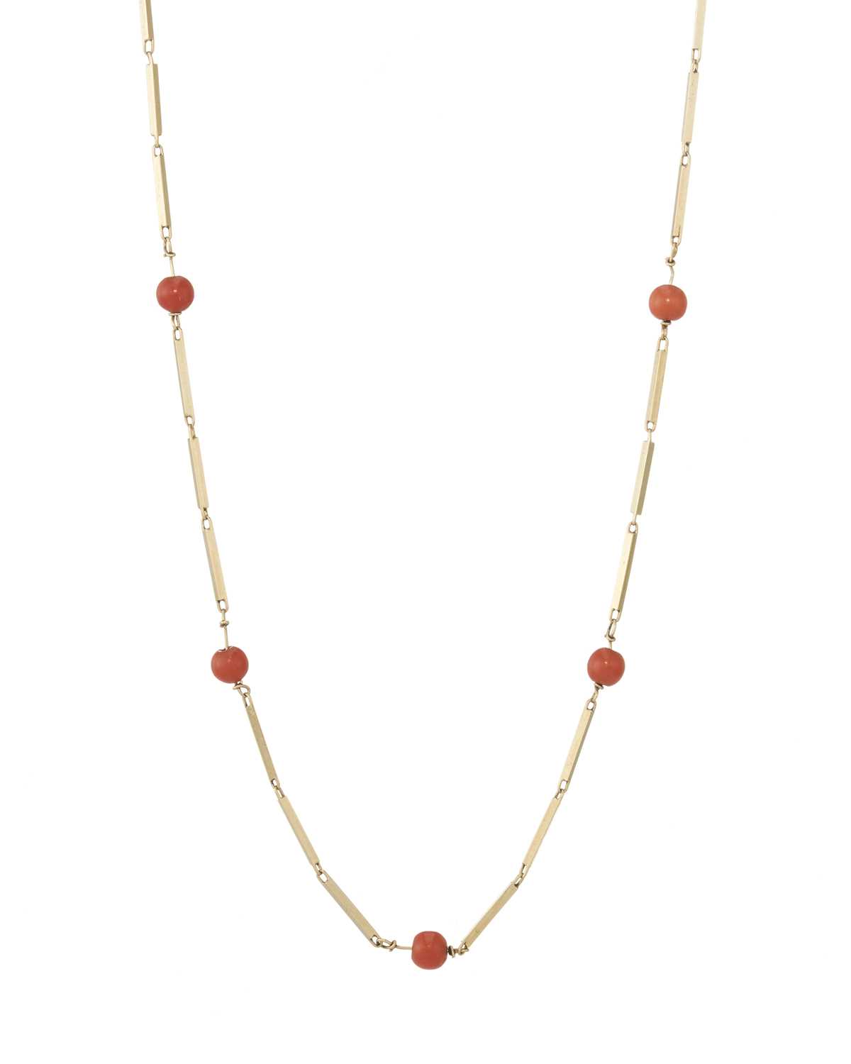 Lot 84 - A 9ct gold coral bead necklace