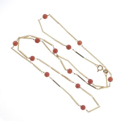 Lot 84 - A 9ct gold coral bead necklace