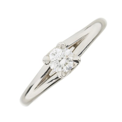 Lot 52 - Chaumet, a platinum diamond single-stone ring
