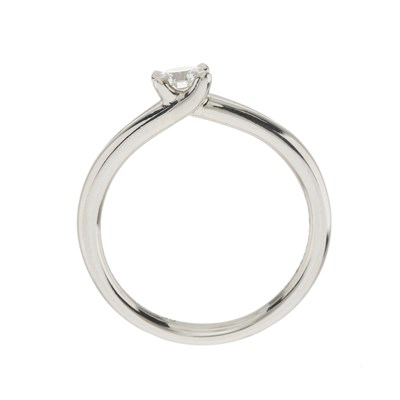 Lot 52 - Chaumet, a platinum diamond single-stone ring