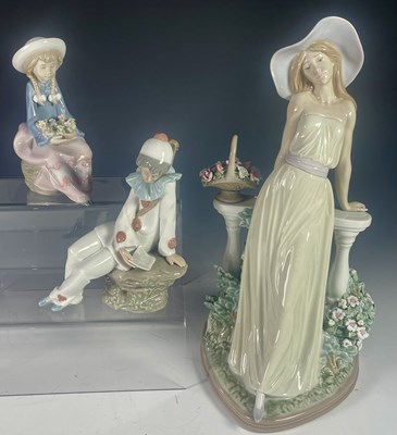 Lot 262 - Two Lladro figurines, 'Time for Reflection' no....