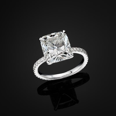 Lot 82 - An impressive platinum diamond single-stone ring, of 5.51ct, with GIA report