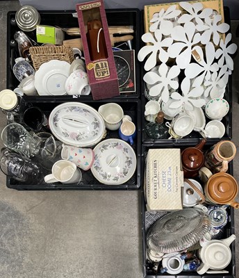 Lot 47 - A boxed teaset of Royal Stuart porcelain...