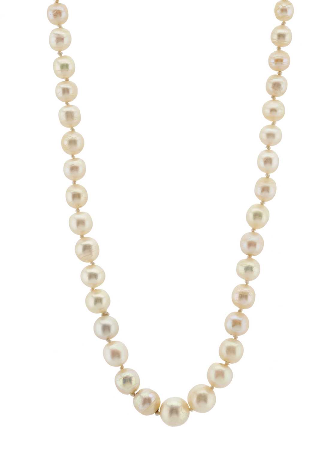 Lot 10 - An early 20th century graduated pearl necklace,...
