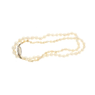 Lot 10 - An early 20th century graduated pearl necklace,...