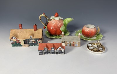 Lot 264 - A Bayreuth porcelain miniature teapot and...